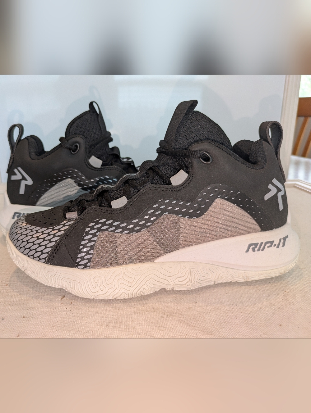 RIP-IT Future Volleyball Shoes Black White Sz 8 Womens $140 Retail